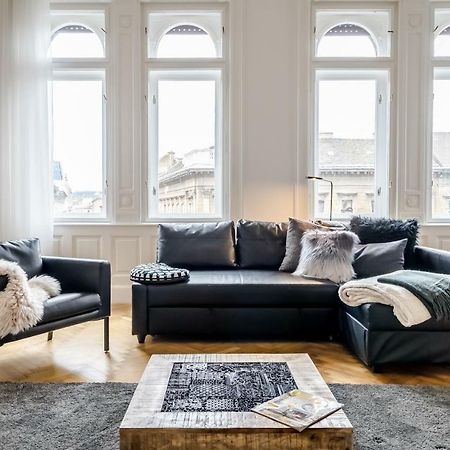 Bpr Luxe De Noir Et Blanc Apartment Budapest Luaran gambar