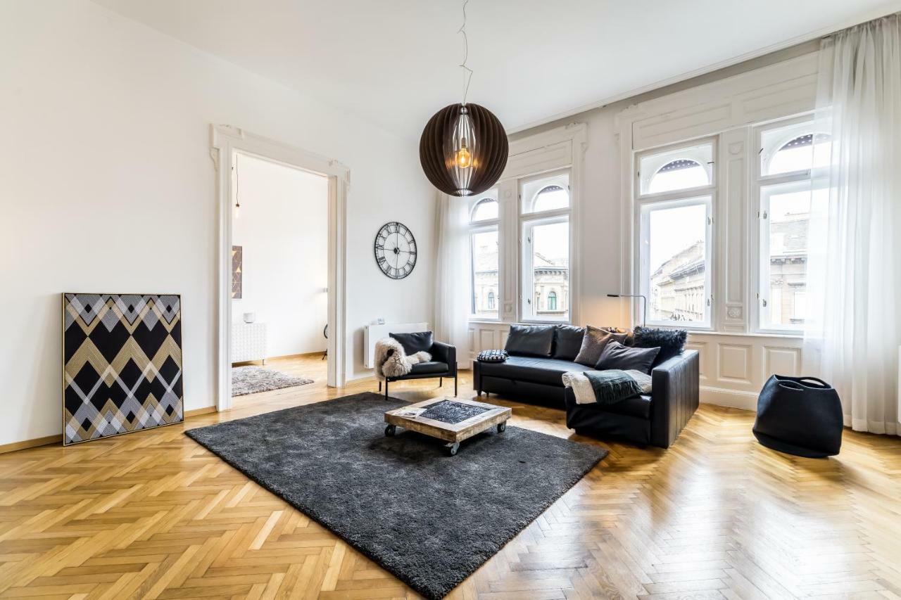 Bpr Luxe De Noir Et Blanc Apartment Budapest Luaran gambar