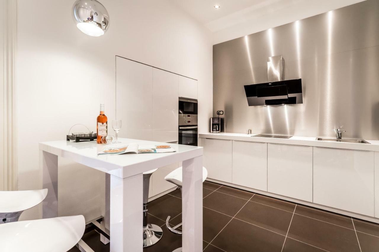 Bpr Luxe De Noir Et Blanc Apartment Budapest Luaran gambar