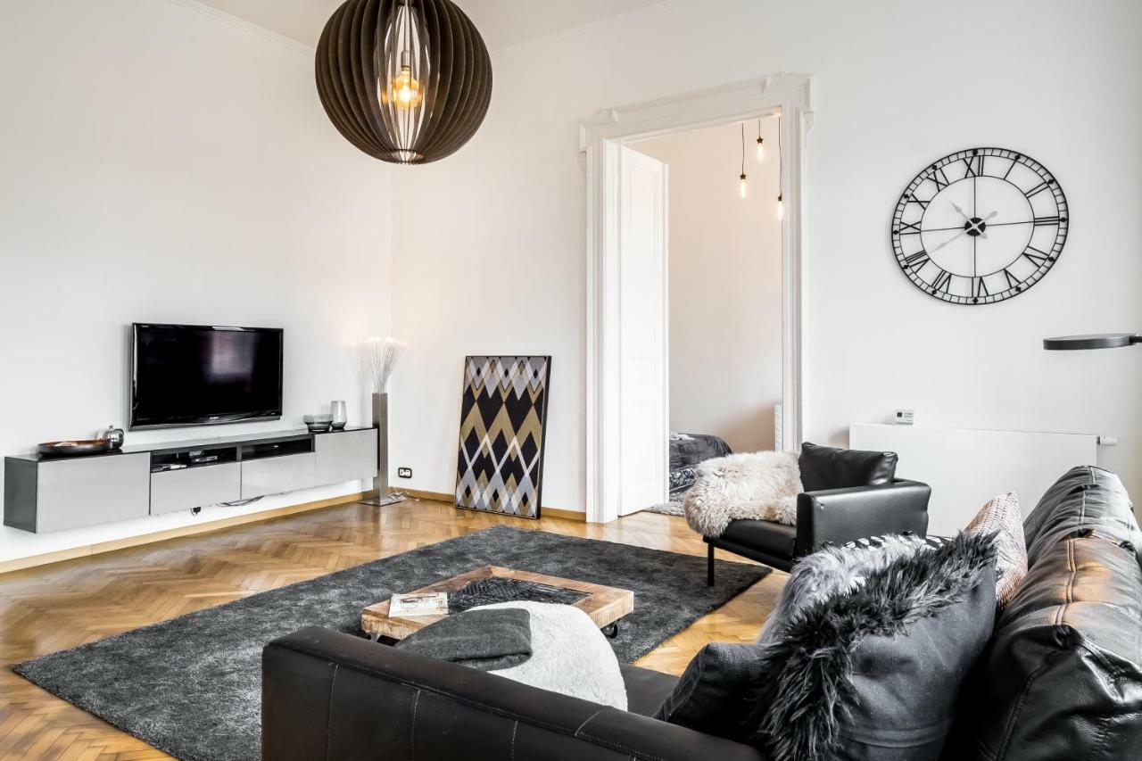 Bpr Luxe De Noir Et Blanc Apartment Budapest Luaran gambar