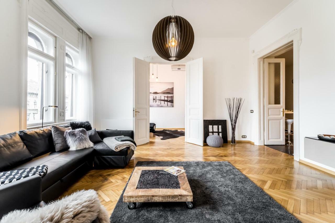 Bpr Luxe De Noir Et Blanc Apartment Budapest Luaran gambar