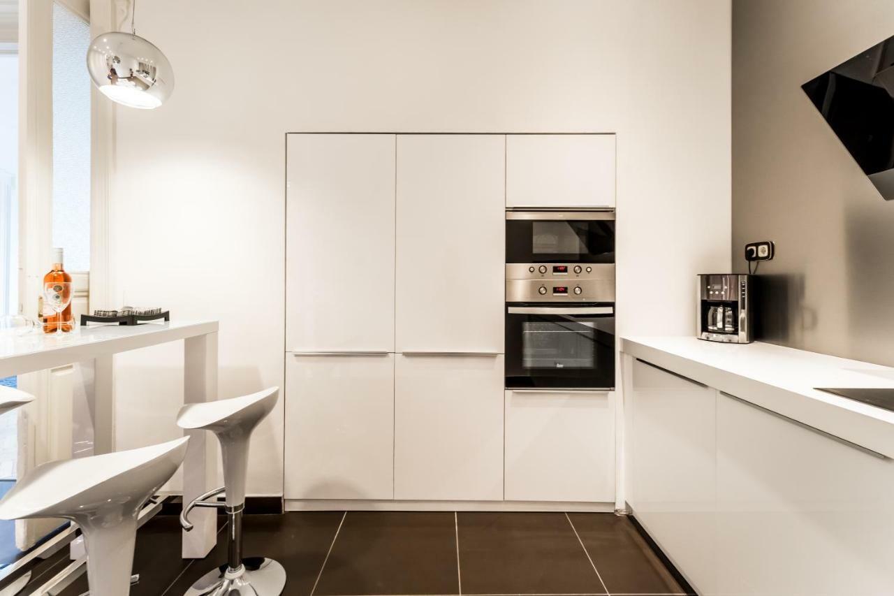 Bpr Luxe De Noir Et Blanc Apartment Budapest Luaran gambar