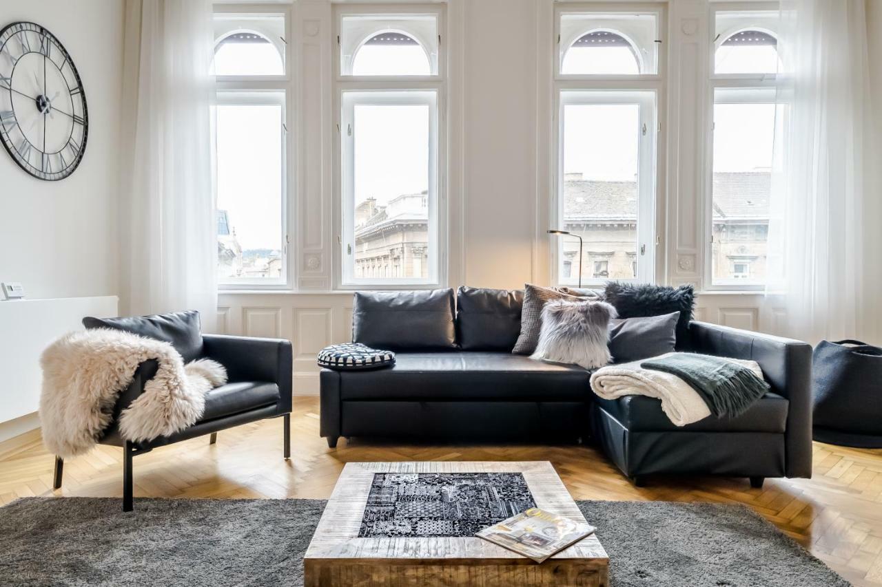 Bpr Luxe De Noir Et Blanc Apartment Budapest Luaran gambar